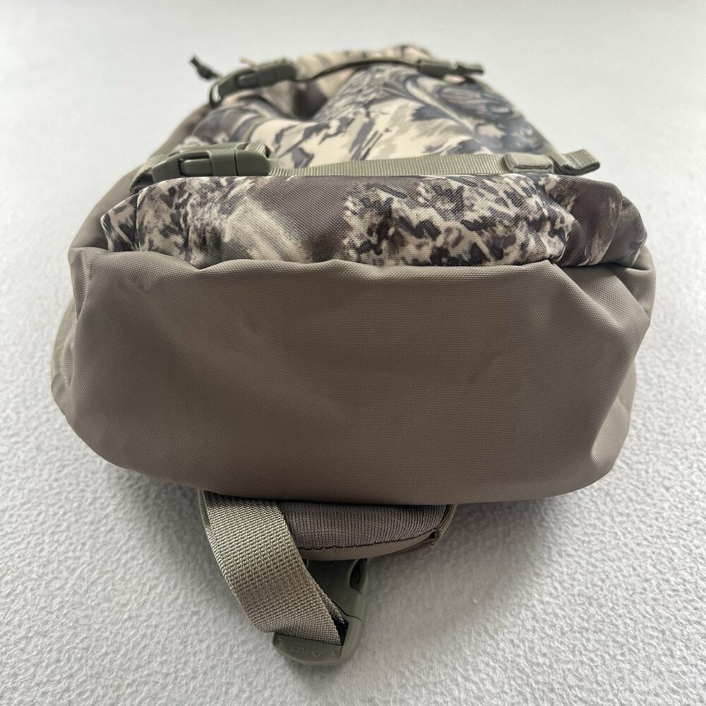 NWT Patagonia Splashing Seas Wing Grey SPWI Print Atom Sling 8L Bag 48262 - Picture 10 of 11